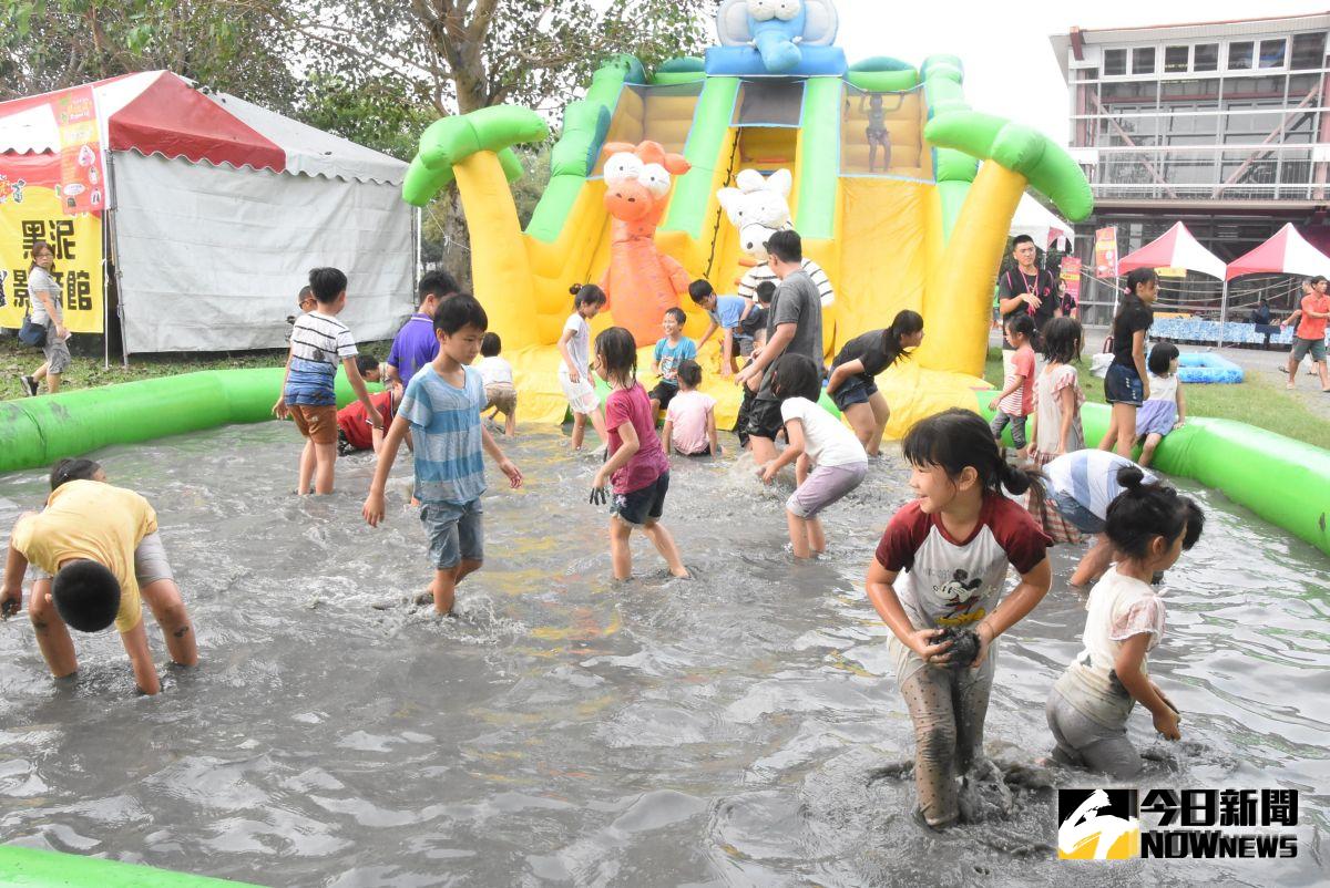 ▲2019溪州提拔泥-黑泥好好玩在溪州公園打泥戰。（圖／記者陳雅芳攝，2019.10.12）