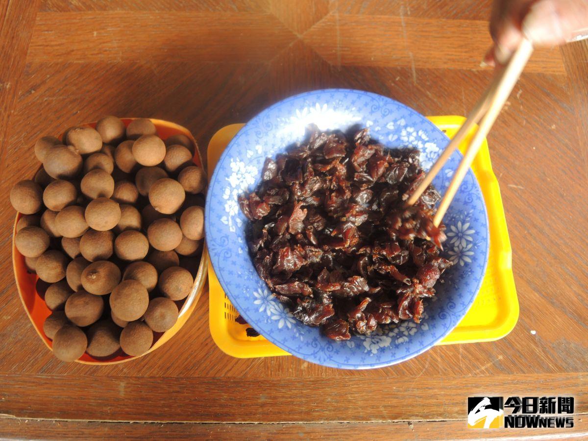 ▲二水鄉獼猴龍眼乾有它獨特的風味與口感，是最佳滋補食材。（圖／記者陳雅芳攝，2019.10.13）