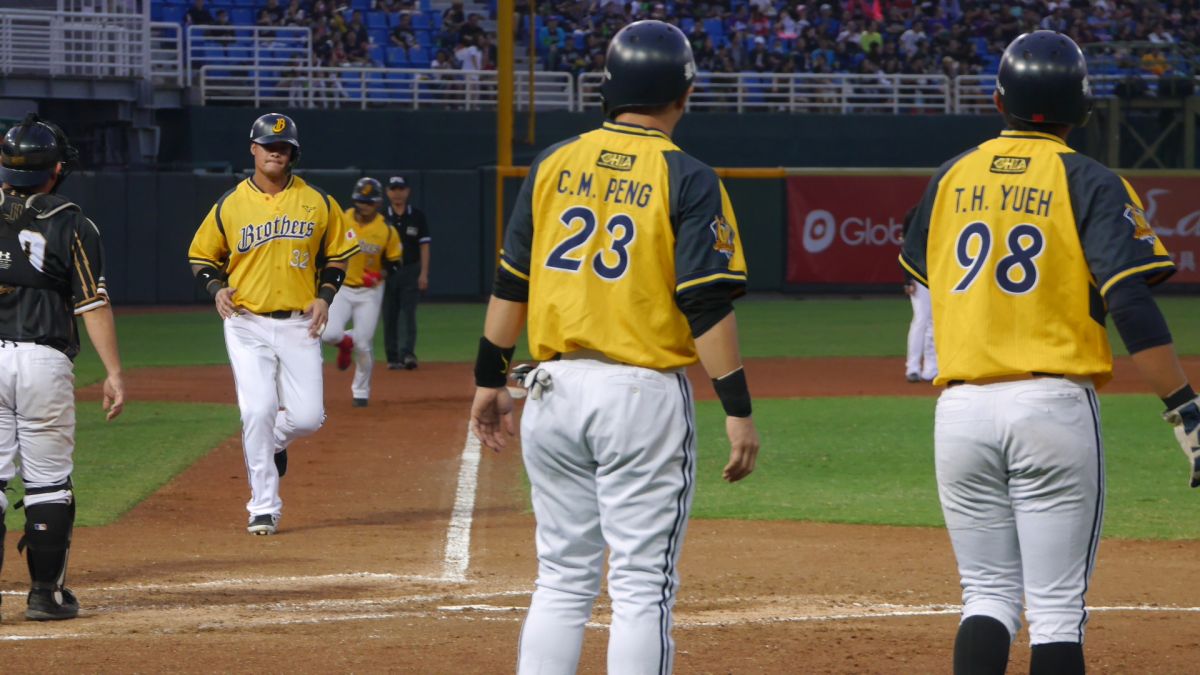 中信兄弟海攻10分。（記者吳政紘攝）