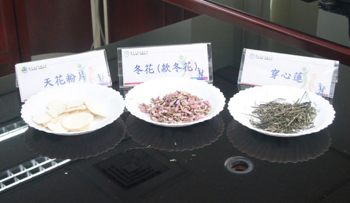 ▲台北市衛生局，抽驗市售中藥材，發現不合規定天花粉片、冬花(款冬花)、穿心蓮等中藥材。（圖／北市衛生局提供）