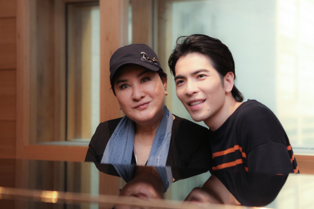 ▲蕭敬騰獻唱電視歌仔戲《忠孝節義》第二單元〈孝感動天〉主題曲。（圖／麗生百合提供）