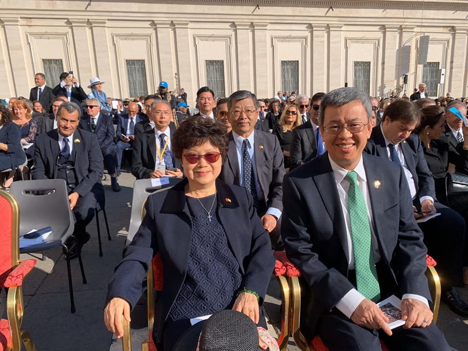 ▲副總統陳建仁14日清晨7時到教廷聖伯多祿大教堂望彌撒，在禱告中除了祈求天主降福台灣人民外，也祈求天主降福給那些艱困處境下的華人教友。（圖／翻攝陳建仁臉書）