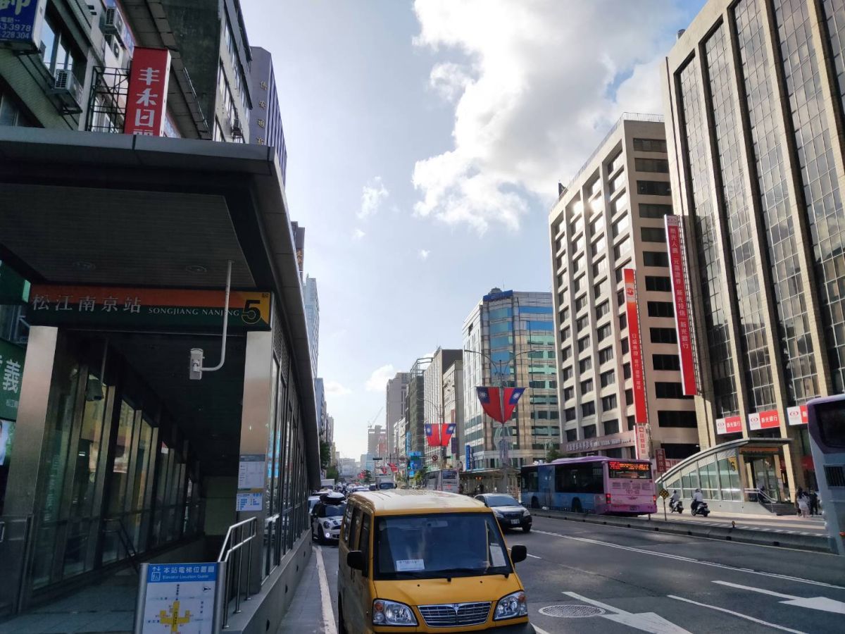 ▲A級商辦租金續創新高，有大面積商辦需求的企業改往較便宜的松江南京商圈等地尋找。（圖／信義房屋提供）