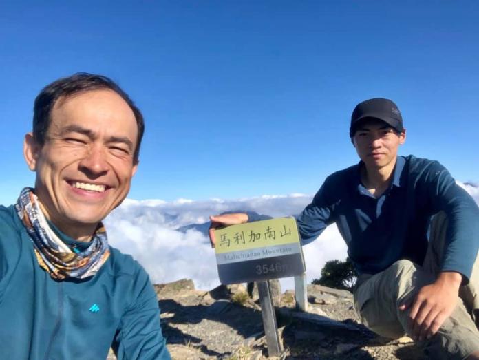 臉書上一名許姓山友分享17天完成中央山脈大縱走，打破完成縱走時間紀錄。（FB: 許雷力)