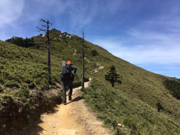 臉書上一名許姓山友分享17天完成中央山脈大縱走，打破完成縱走時間紀錄。（FB: 許雷力）