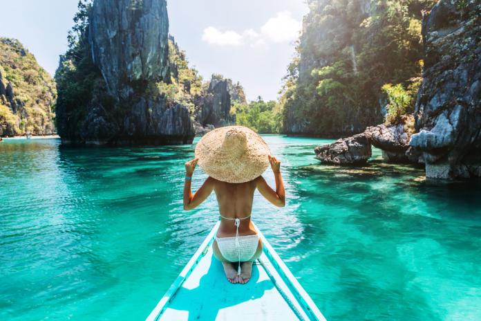 巴拉望島更於2014年由「Conde Nast Traveler旅遊者雜誌」票選全球最棒島嶼榮獲第一，頂級自然奇觀吸引無數旅遊愛好者，以超過76,000票的稱霸之姿奪得榜首。（圖／Shutterstock）