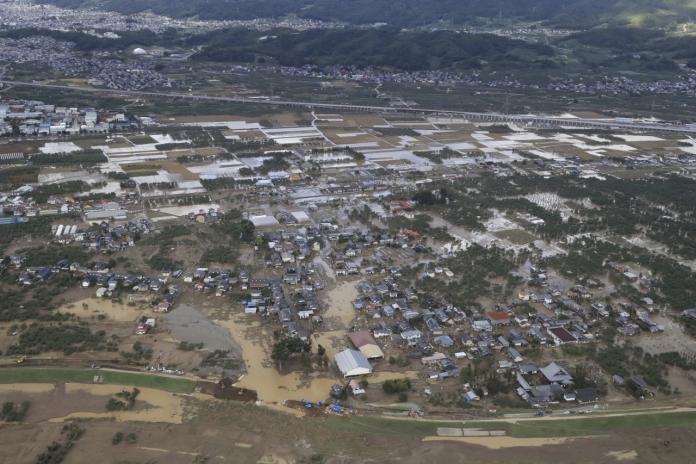 ▲哈吉貝颱風讓日本多區滿目瘡痍，救災行動仍在持續。（圖／美聯社／達志影像）