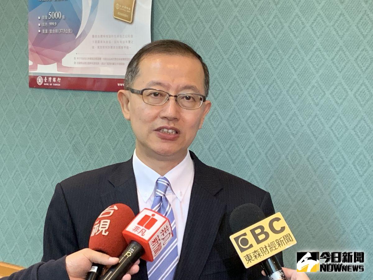▲素有「黃金王子」之稱的台灣銀行貴金屬部副理楊天立分析金價後勢。（圖／記者顏真真攝）