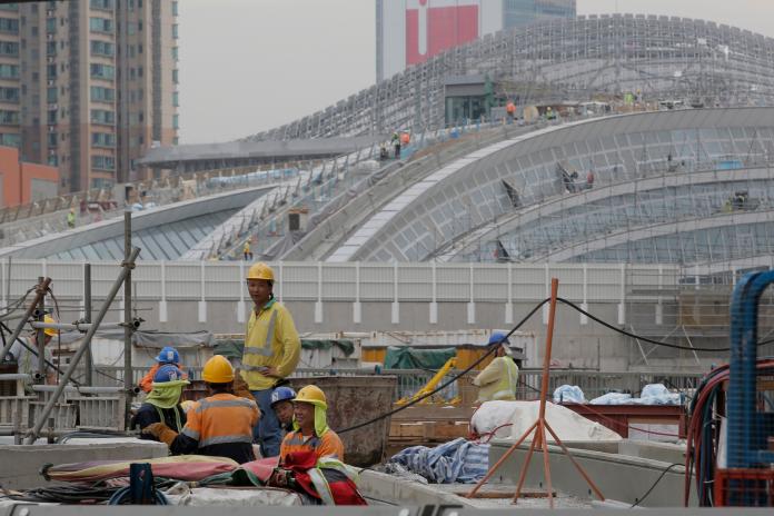 ▲香港建造業總工會 15 日表示，營造業部分類別將實施凍薪。資料照。（圖／美聯社／達志影像）