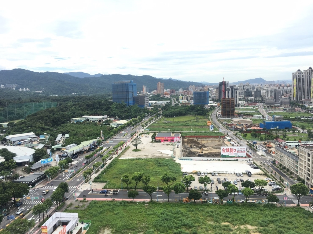 ▲捷運土城站周邊為近年建設主力發展區，鄰近的暫緩重劃區房市因此受惠。（圖／信義房屋提供）