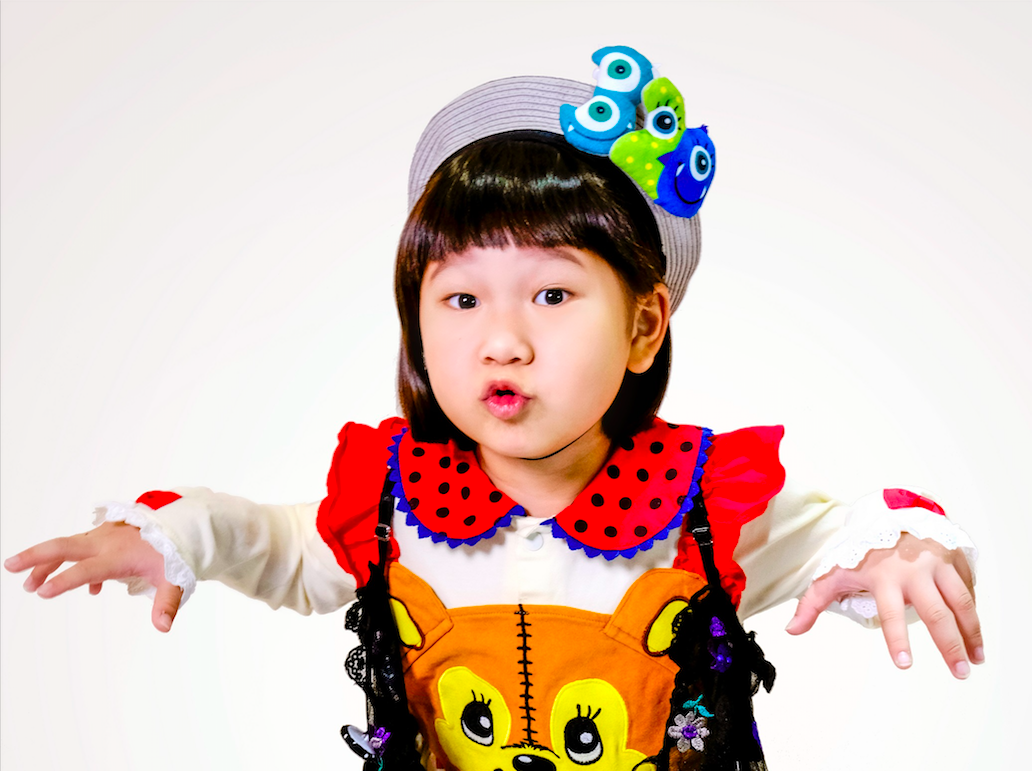 ▲胖球與妹妹一起推出可愛單曲〈假的假的〉。（圖／索尼音樂提供）