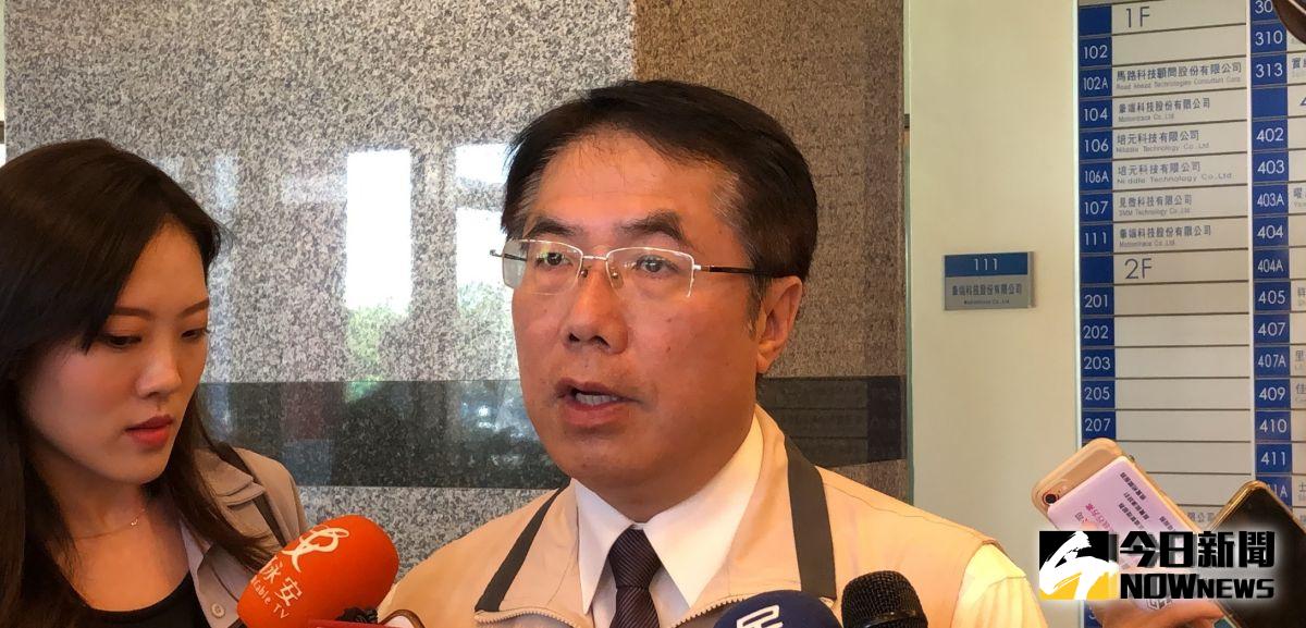 ▲動保人士質疑台南市長黃偉哲放任動保蟑螂虐犬，15日赴台北地檢署控告他瀆職。（圖／記者陳聖璋攝）