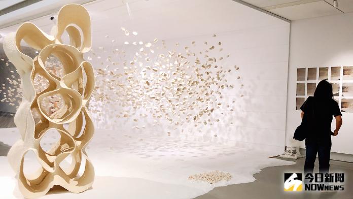 當代陶與光演繹的藝術世界　高美館展「以光織界」
