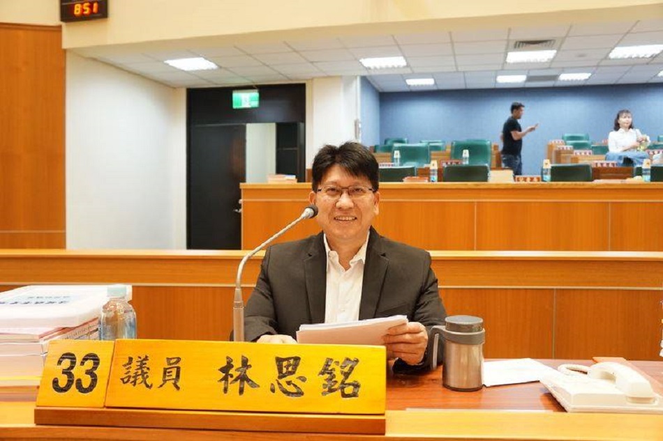針對勞動部對外送業者祭出重罰，新竹縣議員林思銘指出，政府不能只處罰人民。（圖／林思銘提供）