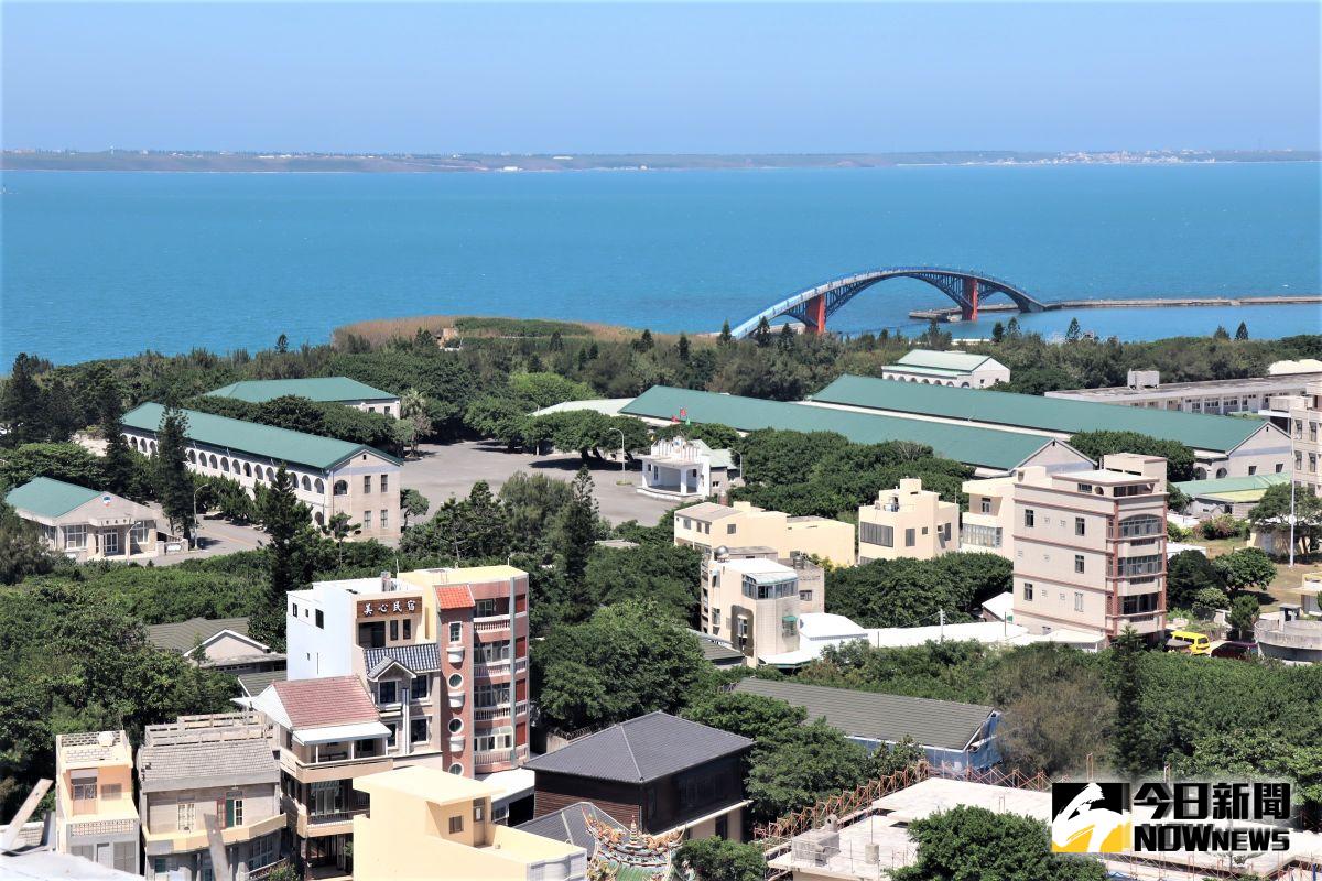 ▲「澎湖防衛部營區」開發計畫，初步達成東營區將以文資保存目標，再現媽宮古城風華樣貌，西營區則規劃為「水下文化資產博物館」。（圖／記者張塵攝，2019.10.16）