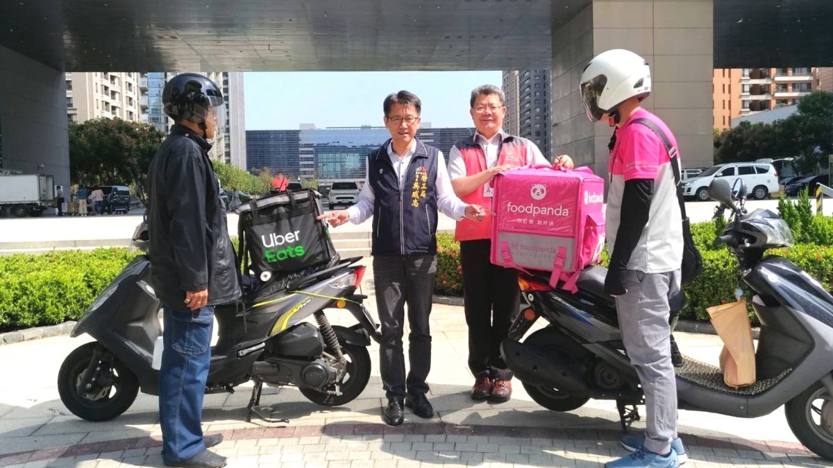 ▲台中市勞工局長吳威志宣示全力維護外送員權益，並力挺成立外送員工會。（圖／台中勞工局提供）