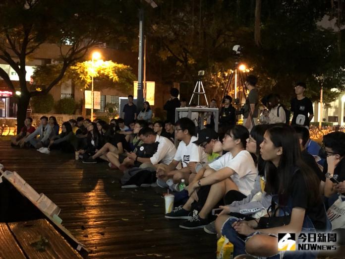近百位學生到場聲援「我在成大撐香港」