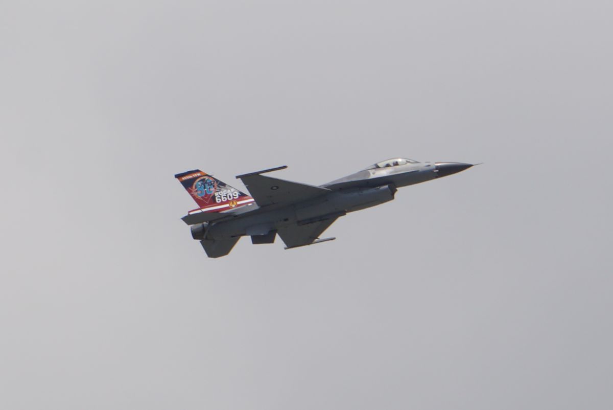 ▲台南基地營區開放，F-16戰機單機性能展示。（圖／記者林柏年攝, 2019.10.17）