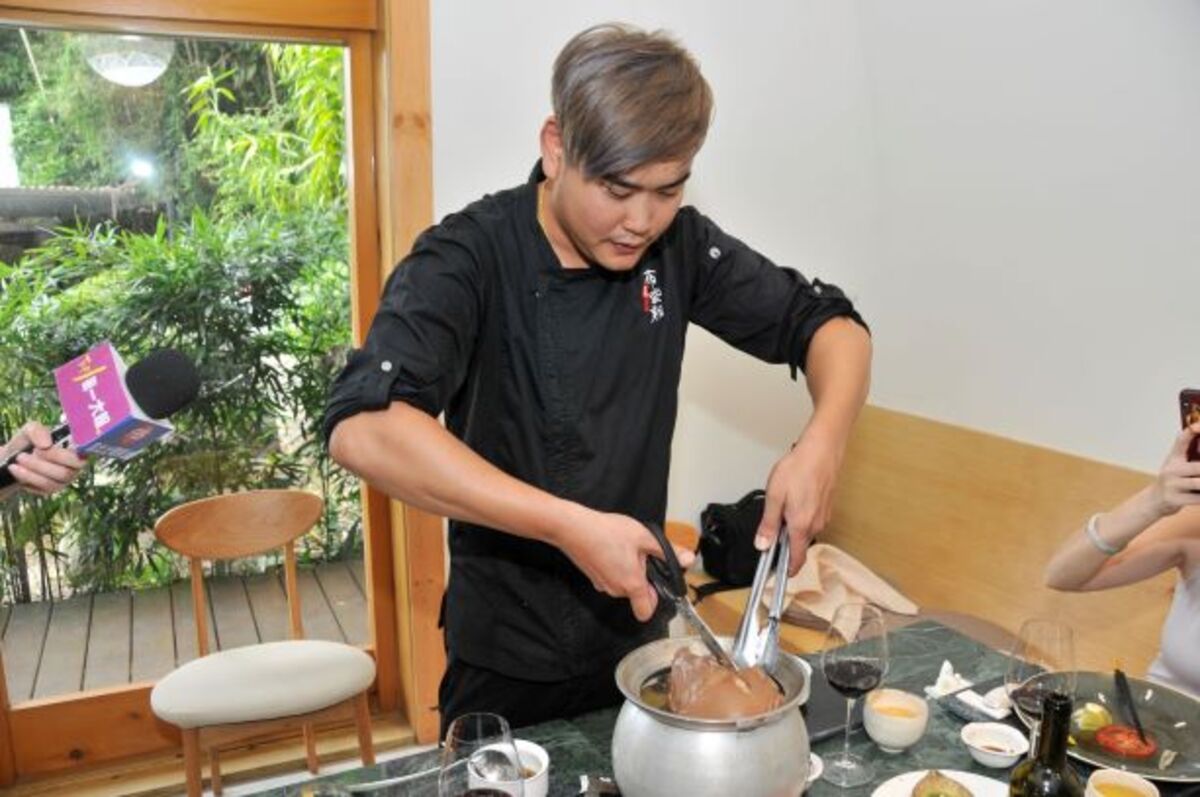 ▲清宮御膳美食老滋味 《長壽布袋雞》（圖／杜明賢攝）