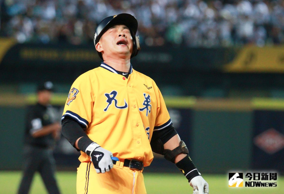 ▲中華職棒總冠軍賽Game5 Lamigo桃猿vs中信兄弟，中信兄弟內野手彭政閔沒打好露出不甘心的表情。（圖／記者葉政勳攝 , 2019.10.17）