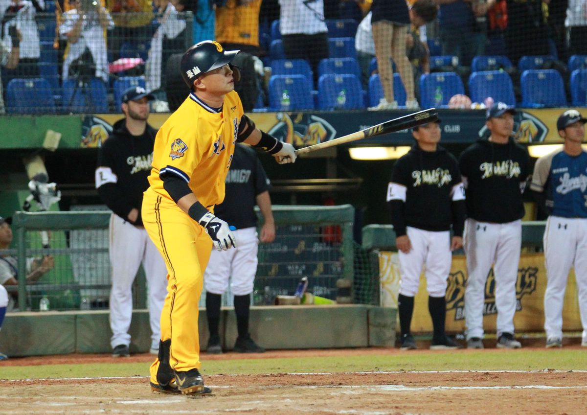 ▲中華職棒總冠軍賽Game5 Lamigo桃猿vs中信兄弟，中信兄弟內野手彭政閔在中職最後一個打席。（圖／記者葉政勳攝 , 2019.10.17）