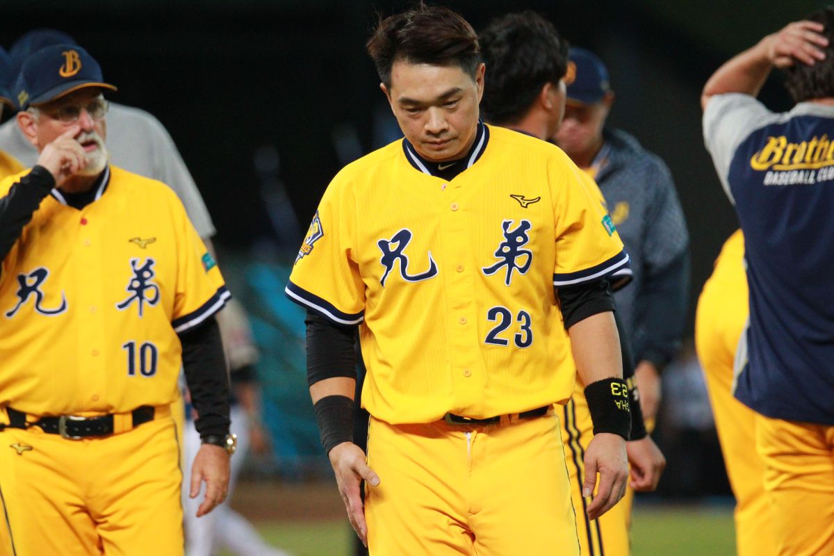 ▲中華職棒總冠軍賽 Game5 Lamigo 桃猿 vs 中信兄弟，中信兄弟輸給Lamigo桃猿，彭政閔選手生涯正式結束。（圖／記者葉政勳攝 , 2019.10.17）