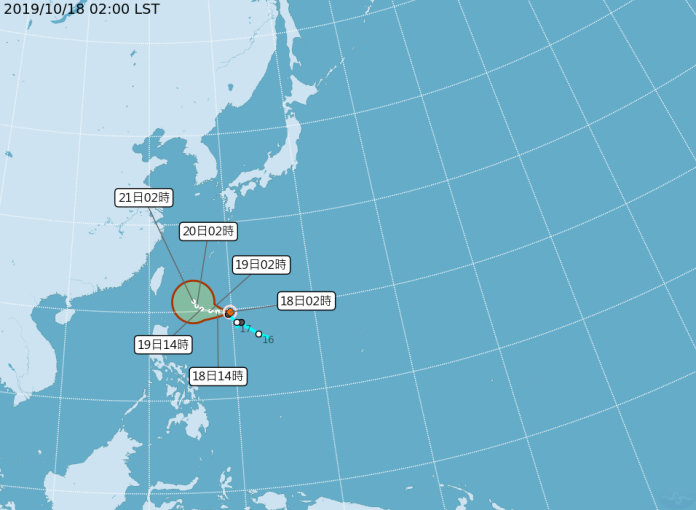 ▲原位於菲律賓東方海面之熱帶性低氣壓，於今（ 18 ）日凌晨 2 時發展為第  20 號颱風浣熊。（圖／中央氣象局）