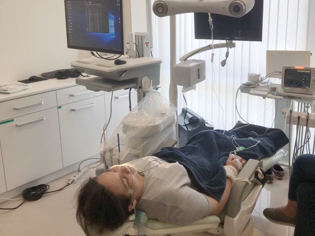 ▲「Allon4全口速定植牙」適合全口無牙或是多處缺牙的患者，一天內就能重建一副新的全口固定式假牙。（圖／常美牙醫提供）