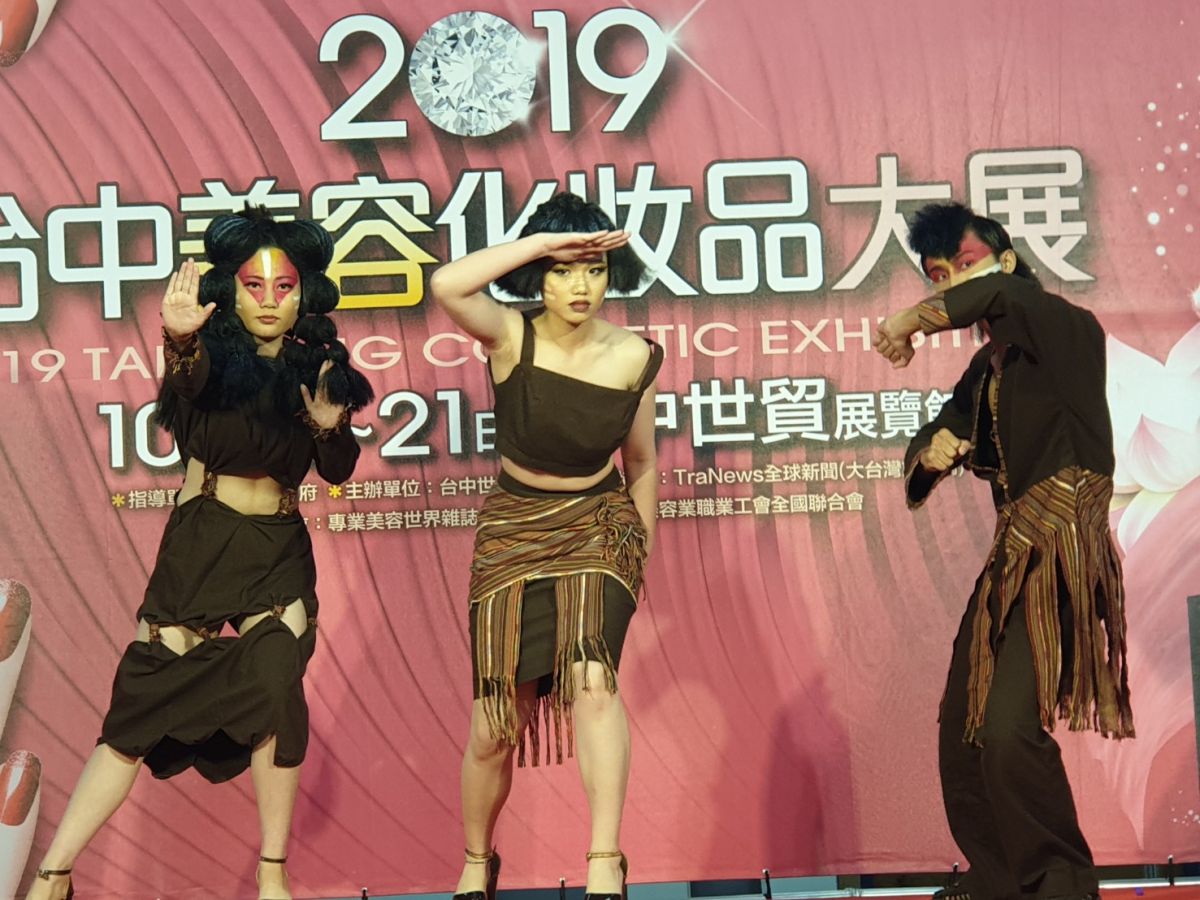 ▲一年一度台中美容化妝品展已成為中部大專院校美容系所師生展現創意舞台。（圖／金武鳳攝，2019.10.18)