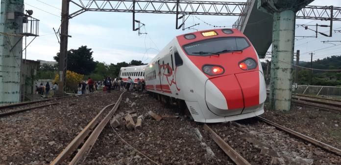 運安會公布普悠瑪事故報告　台鐵管理疏失釀司機員超速
