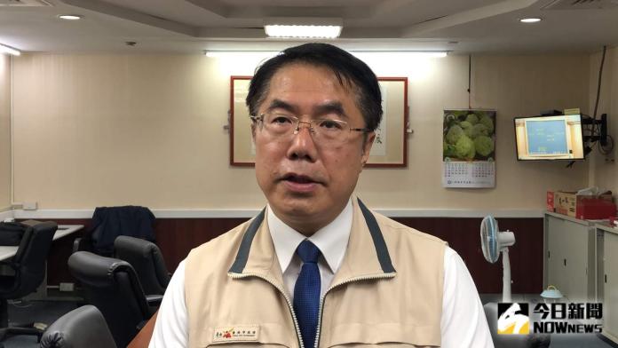 台南市長黃偉哲認為環保局長說的是事實，台中的確是國民黨執政，而且，空汙議題扯上政治，也是台中市長盧秀燕開始的。