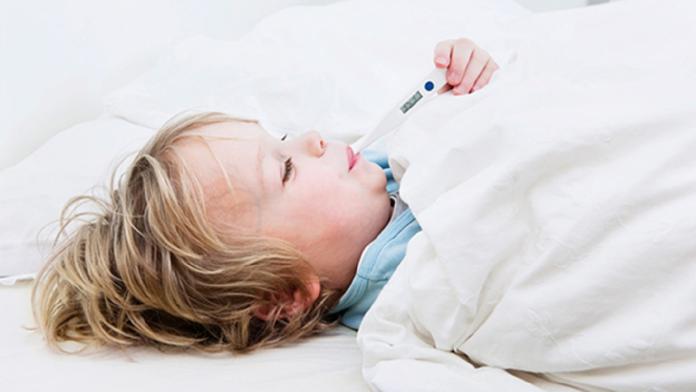 ▲醫生提醒「hMPV」有可能正在流行，家中孩童如果發燒、咳嗽有可能就是hMPV病毒所導致。（圖／ingimage）