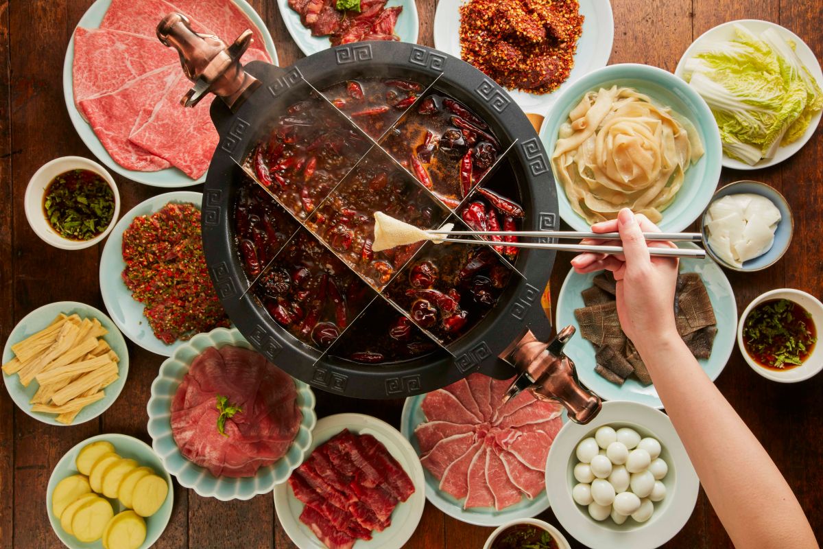 ▲日本知名和牛餐廳業者16日宣布再創全新鍋物料理品牌，以集團強項和牛結合正宗重慶麻辣鍋打造全「辛」殿堂，標榜全台唯一100%和牛油的重慶式麻辣鍋。（圖／ 業者提供）