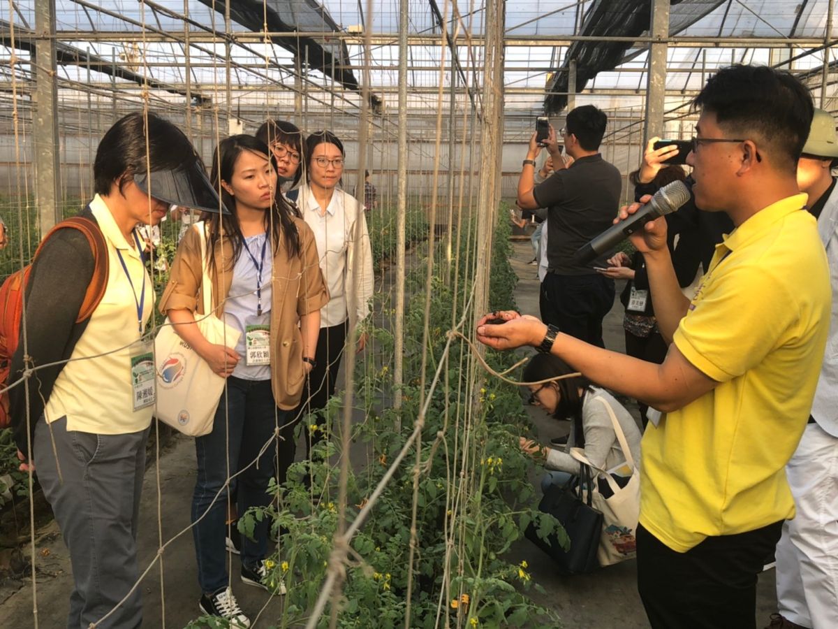 ▲修平科大舉辦「在地實踐創新農業工作坊」，除了論壇交流，並赴農場實地參訪（圖／修平科大提供）