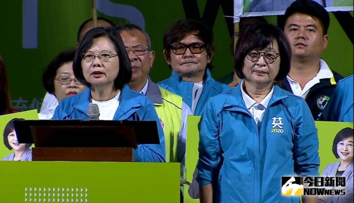 ▲總統蔡英文在蘇治芬競選總部成立大會站台聲援。（圖／記者蘇榮泉攝，2019.10.19）