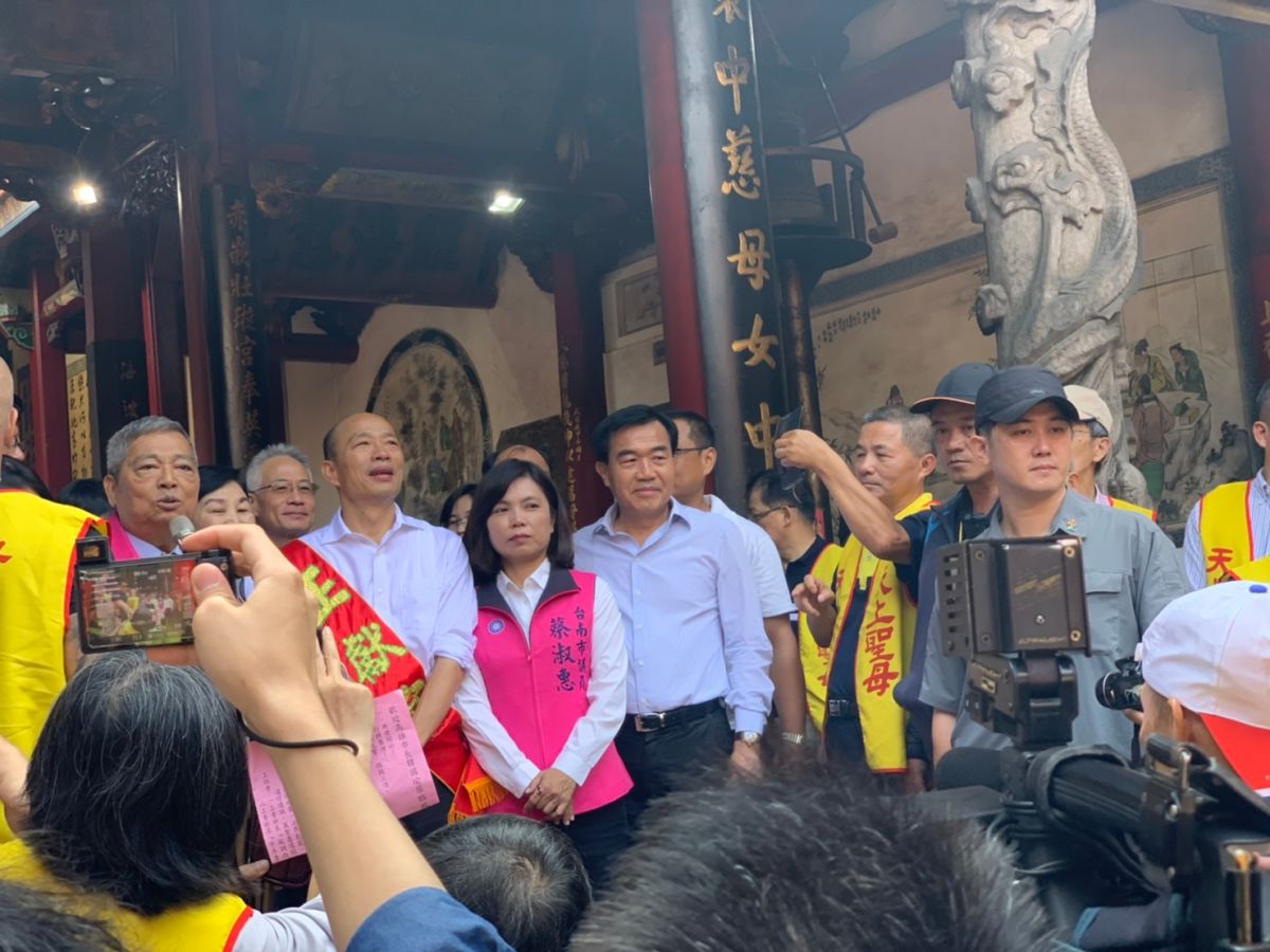 砸蛋事件後，韓國瑜繼續在台南跑競選行程，但維安部分已經加強戒備。 (圖/記者吳承翰攝)