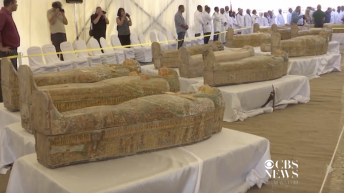 ▲埃及出土30具近3000年前木棺。（圖／截自CBS新聞畫面）