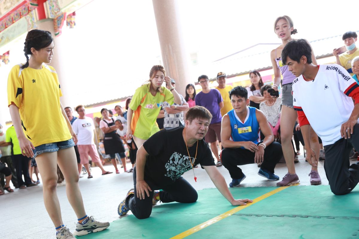 ▲胡瓜拚命玩遊戲。（圖／民視提供）