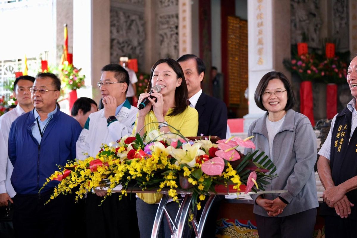 ▲總統蔡英文前往台中，立委洪慈庸也全程參與，現場擠滿了熱情的支持民眾。 (圖／柳榮俊攝2019.10.20)