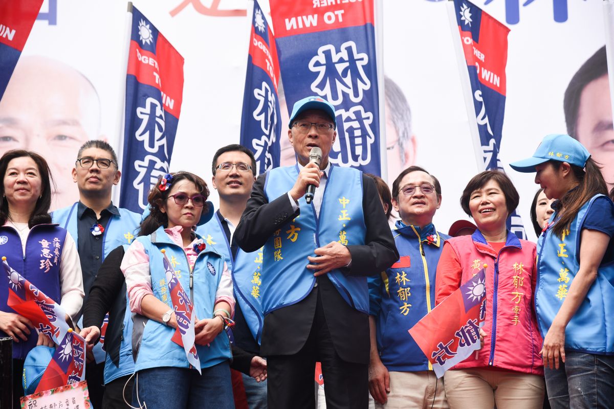 吳敦義為林郁芳造勢站台。（圖／記者陳明安，2019.10.20）