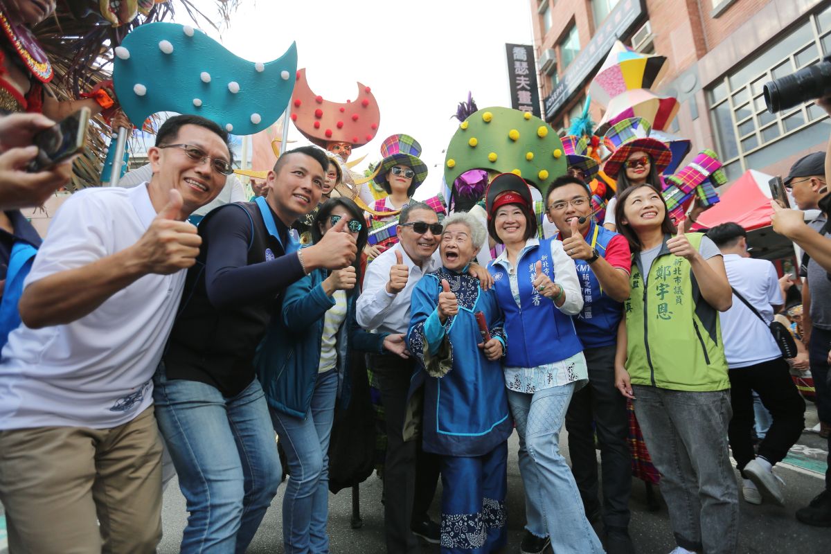 ▲今日淡水環境藝術節變裝遊行現場歡騰熱鬧。（圖／新北市政府文化局提供）