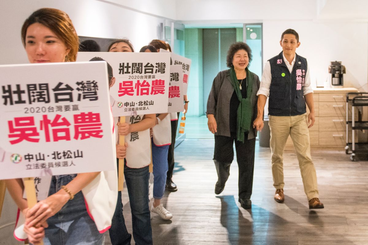 ▲總統府秘書長陳菊20日晚間，參加立委參選人吳怡農的志工召集活動。（圖／吳怡農競選辦公室提供）