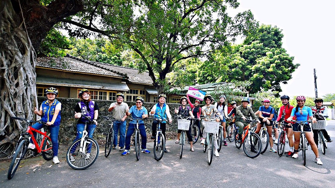▲「高雄乘風而騎」軍事觀光、懷舊眷村、市場美食等一次網羅。（圖／高市觀光局提供）