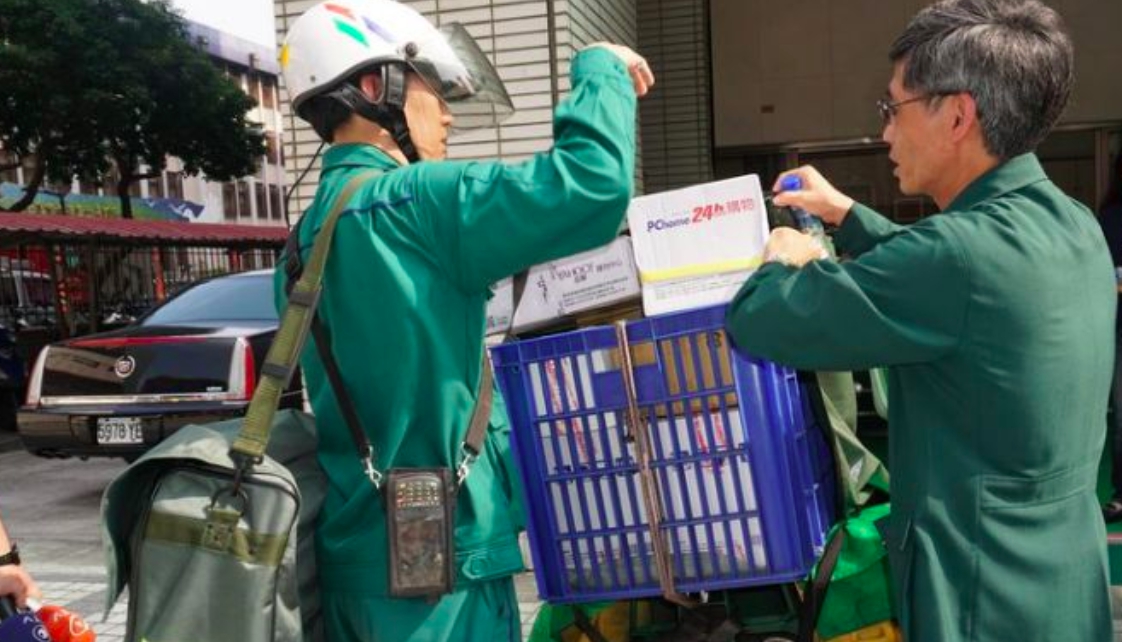 ▲中華郵政說明，推估至少30名以上郵差確診，這週受到大量同仁確診影響，人力吃緊，預計下週就能恢復正常。（示意圖，非當事照片／NOWnews資料照片）