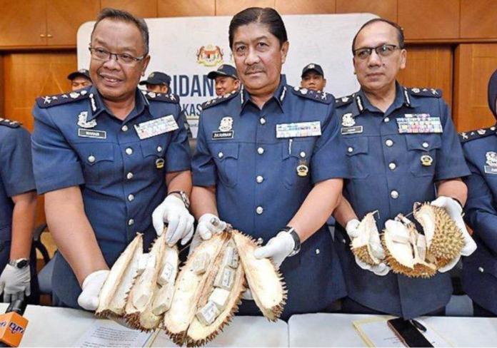 狂！馬來西亞機場警察搜出毒品榴槤
