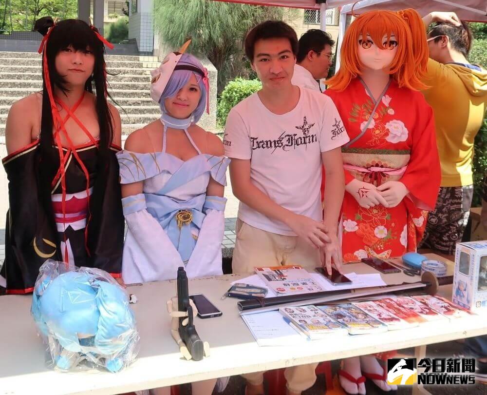 ▲高苑科技大學舉辦青春Young年華社團聯合招生活動，動漫研究社帶來Cosplay吸睛。(圖／記者黃守作攝，2019.10.22)
