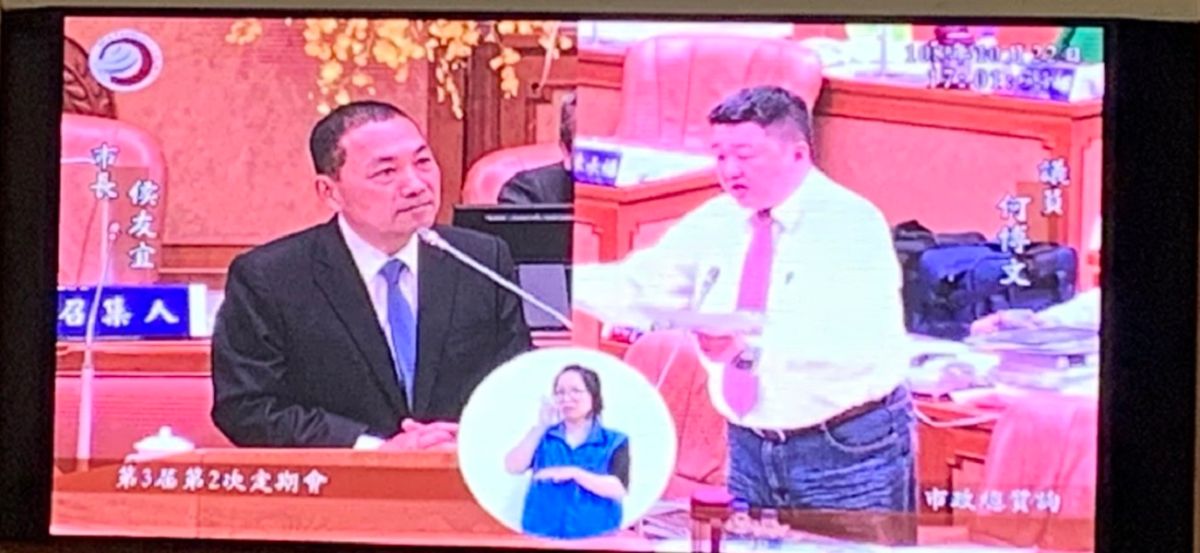 ▲重案組成員先前往廠區後方進行蒐證，拍攝到場內確有工作人員，經全面掌握廠內作業情形後，立即進廠稽查。（圖／記者宋原彰攝，2019.10.22）