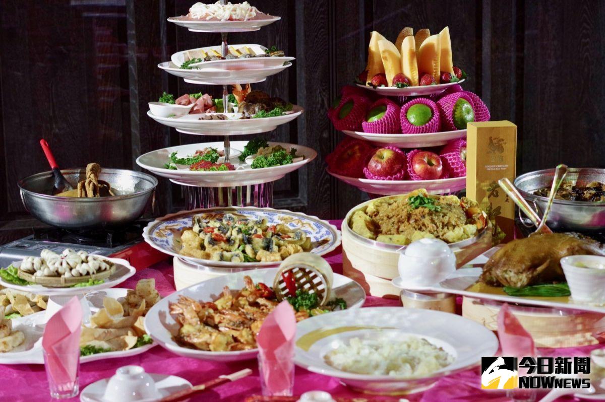 ▲有網友抱怨，吃宴席辦桌卻有人帶媽媽參加，結果菜色吃不到一半都被對方瘋狂打包。（示意圖／記者陳致宇攝）