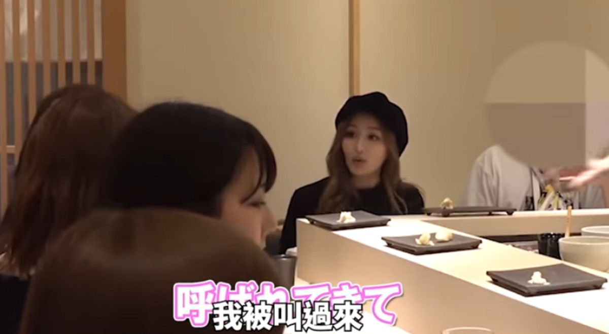 ▲拉斐爾遭到朋友惡整，餐廳內全是前女友。（圖／翻攝拉斐爾）