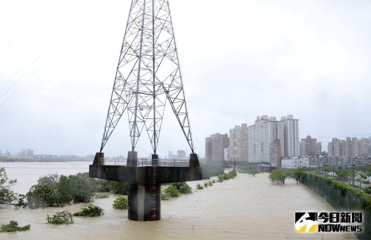 ▲金管會核定在不調漲保費前提下，擴大住宅火災保險保障範圍，明（2020）年1月1日起颱風洪水限額理賠。（圖／資料照，記者林調遜攝）